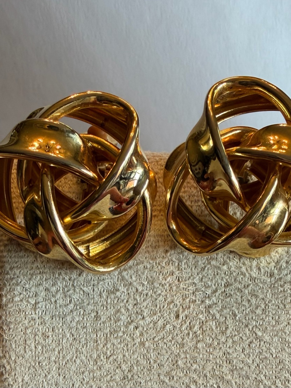 Signed Erwin Pearl 80’-90’s Gold Knot Clip-On Earrings